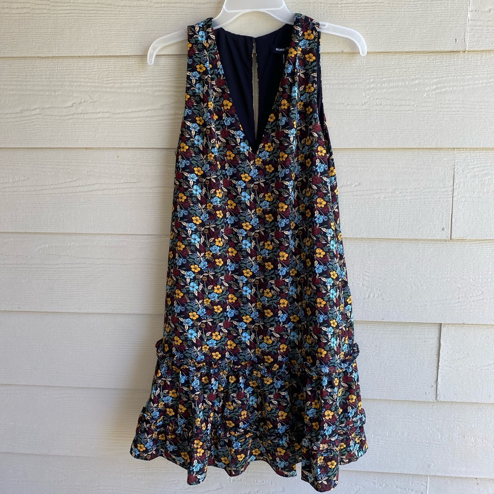 NWT BCBG Paris Women’s V Neck Dress -Floral Medium